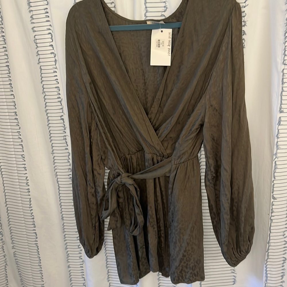 Wrap detailed green leopard top. Size 2X NWT from Oddi